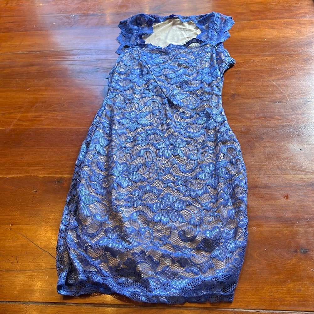 Elegant Blue Lace Midi Dress